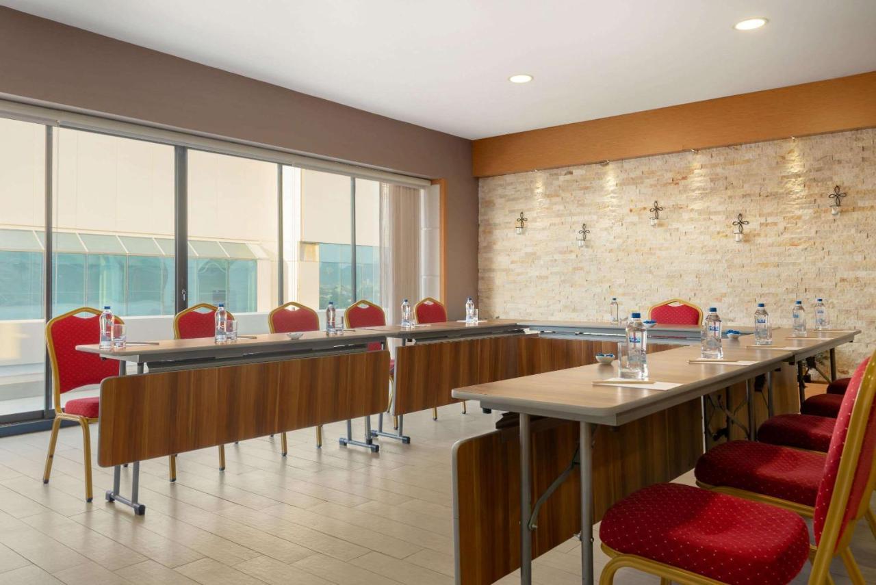 Ramada Plaza By Wyndham Eskişehir Exterior foto